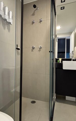 Studio para alugar com 25m², 1 quarto e sem vaga Studio para alugar com 25m², 1 quarto e sem vagaBanheiro