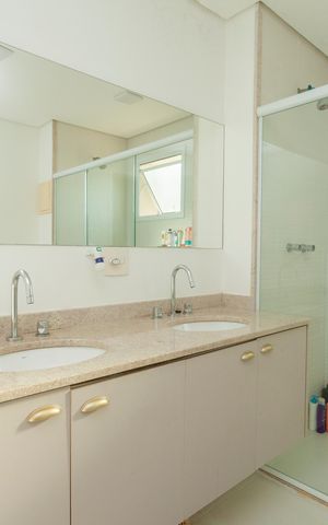 Apartamento para alugar com 223m², 4 quartos e 4 vagasBanheiro da Suíte 1