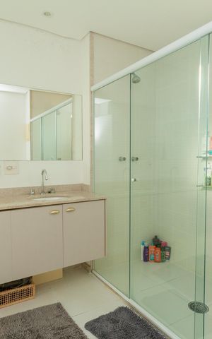 Apartamento para alugar com 223m², 4 quartos e 4 vagasBanheiro da Suíte 1