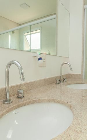 Apartamento para alugar com 223m², 4 quartos e 4 vagasBanheiro da Suíte 1