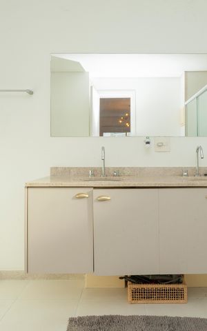 Apartamento para alugar com 223m², 4 quartos e 4 vagasBanheiro da Suíte 1