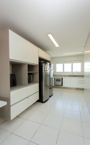 Apartamento para alugar com 223m², 4 quartos e 4 vagasCozinha