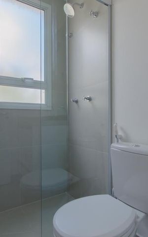 Casa de condomínio à venda com 103m², 2 quartos e 1 vaga Casa de condomínio à venda com 103m², 2 quartos e 1 vagaBanheiro da Suíte 2