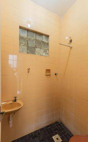 Casa à venda com 300m², 4 quartos e 2 vagasBanheiro de serviço