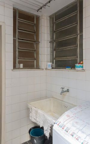 Casa à venda com 300m², 4 quartos e 2 vagasÁrea de Serviço