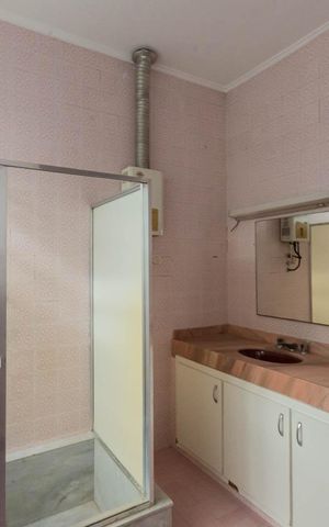 Casa à venda com 300m², 4 quartos e 2 vagasBanheiro