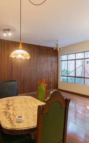 Casa à venda com 300m², 4 quartos e 2 vagasSala