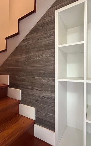 Apartamento para alugar com 140m², 4 quartos e 2 vagas Apartamento para alugar com 140m², 4 quartos e 2 vagasEscada