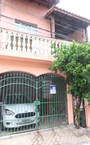 Casa à venda com 172m², 4 quartos e 1 vagaFachada