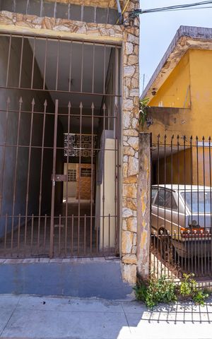 Casa à venda com 318m², 3 quartos e sem vaga Casa à venda com 318m², 3 quartos e sem vagaFachada