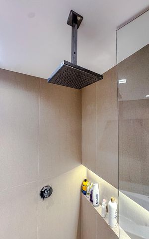 Apartamento à venda com 221m², 3 quartos e 4 vagas Apartamento à venda com 221m², 3 quartos e 4 vagasBanheiro da Suíte 1