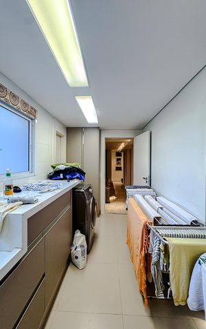Apartamento à venda com 221m², 3 quartos e 4 vagas Apartamento à venda com 221m², 3 quartos e 4 vagasÁrea de Serviço