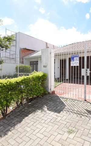 Casa para alugar com 250m², 2 quartos e 4 vagasFachada com Placa