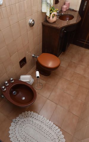 Casa para alugar com 250m², 2 quartos e 4 vagasBanheiro