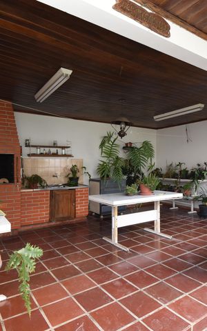 Casa para alugar com 250m², 2 quartos e 4 vagasÁrea externa com Churrasqueira