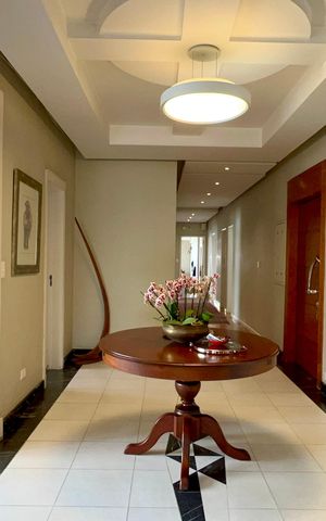 Apartamento à venda com 500m², 4 quartos e 3 vagas Apartamento à venda com 500m², 4 quartos e 3 vagasHall