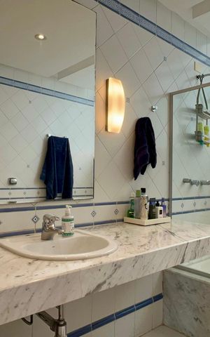 Apartamento à venda com 500m², 4 quartos e 3 vagas Apartamento à venda com 500m², 4 quartos e 3 vagasBanheiro 2