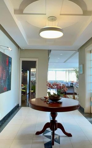 Apartamento à venda com 500m², 4 quartos e 3 vagas Apartamento à venda com 500m², 4 quartos e 3 vagasHall