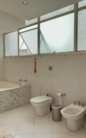 Apartamento à venda com 500m², 4 quartos e 3 vagas Apartamento à venda com 500m², 4 quartos e 3 vagasBanheiro da Suíte
