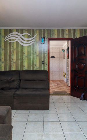 Casa à venda com 180m², 4 quartos e 4 vagas Casa à venda com 180m², 4 quartos e 4 vagasSala
