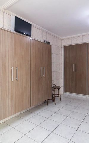 Casa à venda com 180m², 4 quartos e 4 vagas Casa à venda com 180m², 4 quartos e 4 vagasCozinha