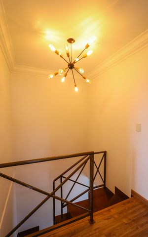 Apartamento à venda com 225m², 4 quartos e 4 vagas Apartamento à venda com 225m², 4 quartos e 4 vagasEscada