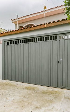Casa à venda com 190m², 3 quartos e 5 vagas Casa à venda com 190m², 3 quartos e 5 vagasFachada