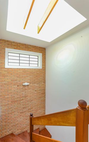 Casa à venda com 190m², 3 quartos e 5 vagas Casa à venda com 190m², 3 quartos e 5 vagasCorredor