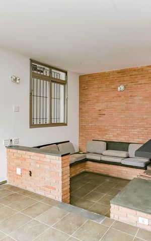 Casa à venda com 190m², 3 quartos e 5 vagas Casa à venda com 190m², 3 quartos e 5 vagasSala