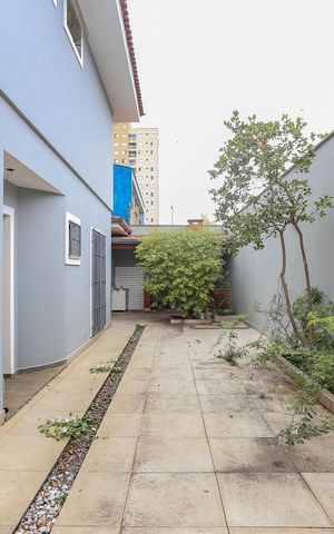 Casa à venda com 190m², 3 quartos e 5 vagas Casa à venda com 190m², 3 quartos e 5 vagasQuintal