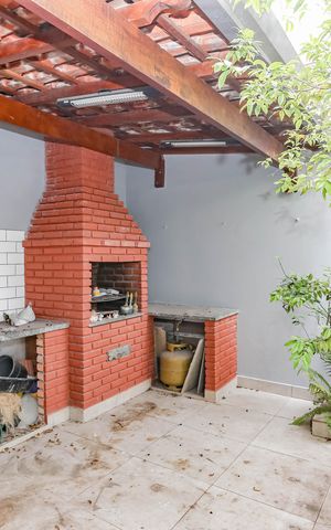 Casa à venda com 190m², 3 quartos e 5 vagas Casa à venda com 190m², 3 quartos e 5 vagasÁrea comum - Churrasqueira