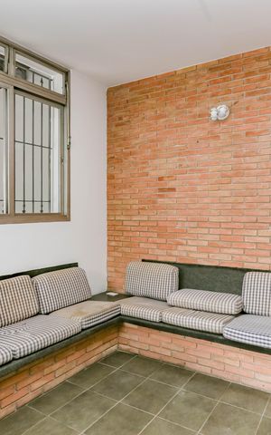 Casa à venda com 190m², 3 quartos e 5 vagas Casa à venda com 190m², 3 quartos e 5 vagasSala