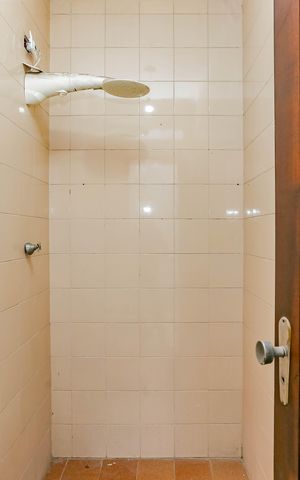 Casa à venda com 190m², 3 quartos e 5 vagas Casa à venda com 190m², 3 quartos e 5 vagasBanheiro de serviço