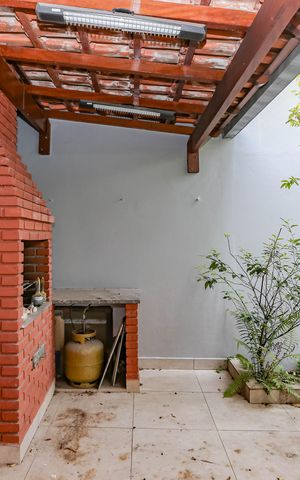 Casa à venda com 190m², 3 quartos e 5 vagas Casa à venda com 190m², 3 quartos e 5 vagasÁrea comum - Churrasqueira