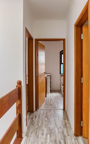 Casa à venda com 190m², 3 quartos e 5 vagas Casa à venda com 190m², 3 quartos e 5 vagasCorredor