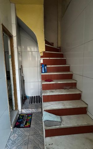 Casa à venda com 142m², 4 quartos e sem vagaEscada