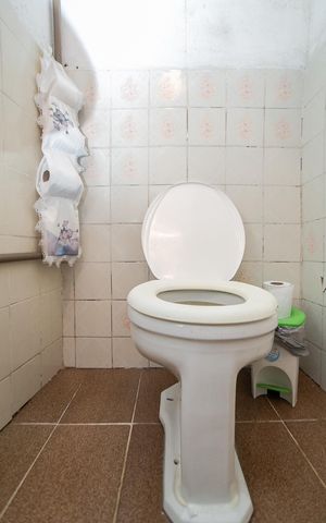 Casa à venda com 240m², 3 quartos e 3 vagas Casa à venda com 240m², 3 quartos e 3 vagasBanheiro 2