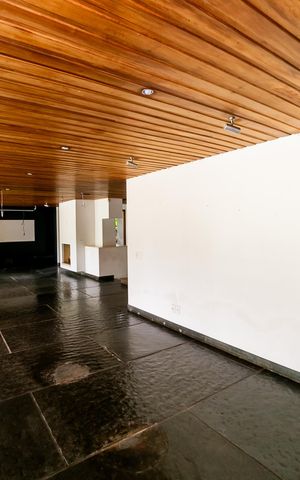 Casa à venda com 604m², 8 quartos e 10 vagas Casa à venda com 604m², 8 quartos e 10 vagasSala