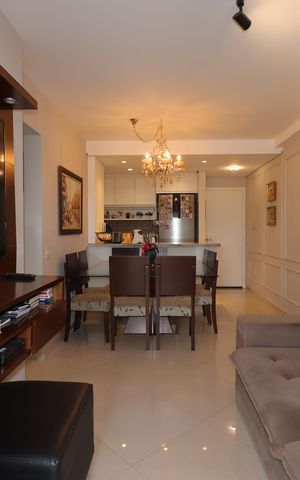 Apartamento à venda com 74m², 2 quartos e 2 vagasSala