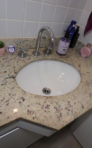 Apartamento à venda com 74m², 2 quartos e 2 vagasBanheiro Social - Pia