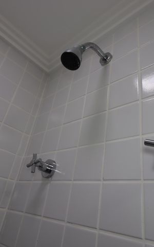 Apartamento à venda com 74m², 2 quartos e 2 vagasBanheiro Social - Chuveiro