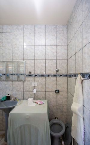 Casa à venda com 180m², 2 quartos e 2 vagasBanheiro Social Casa 2