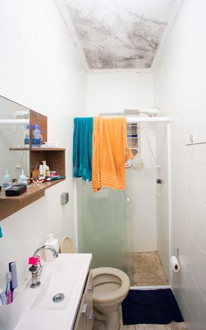 Casa à venda com 180m², 2 quartos e 2 vagasBanheiro Casa 1