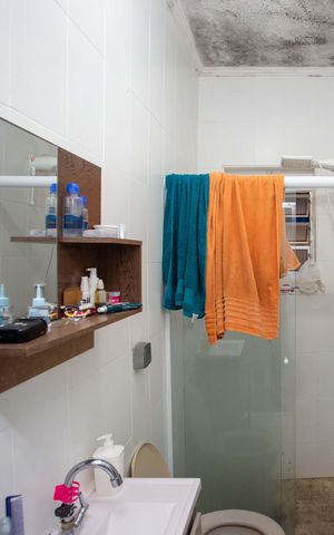 Casa à venda com 180m², 2 quartos e 2 vagasBanheiro Casa 1