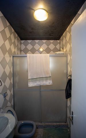 Casa à venda com 180m², 2 quartos e 2 vagasBanheiro Casa 3