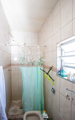 Casa à venda com 180m², 2 quartos e 2 vagasBanheiro da Suíte 2 Casa 2
