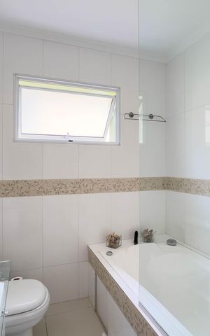 Casa à venda com 281m², 2 quartos e 2 vagas Casa à venda com 281m², 2 quartos e 2 vagasBanheiro
