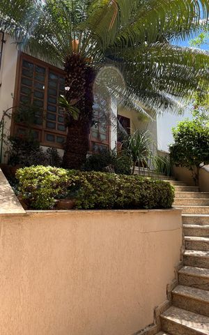 Casa à venda com 420m², 4 quartos e 5 vagasEntrada
