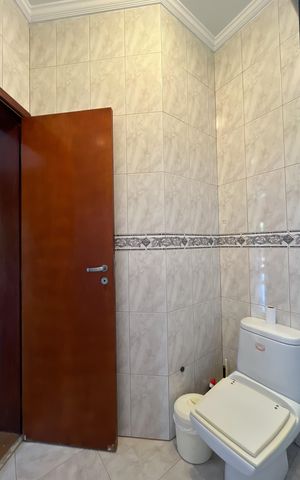 Casa à venda com 420m², 4 quartos e 5 vagasBanheiro Suíte 1