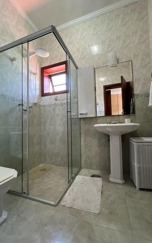 Casa à venda com 420m², 4 quartos e 5 vagasBanheiro Suíte 2